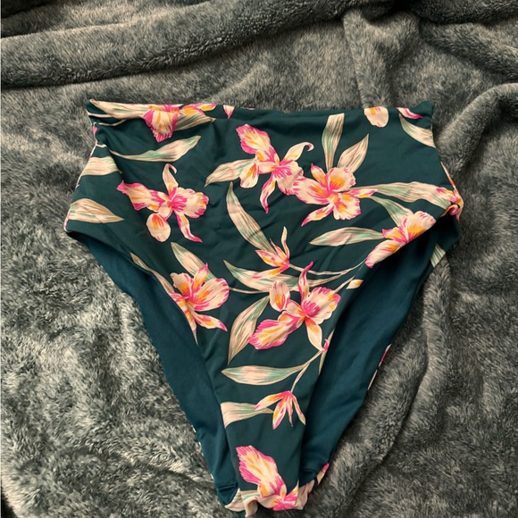 Fashion Nova floral swim set - Picture 3 of 4